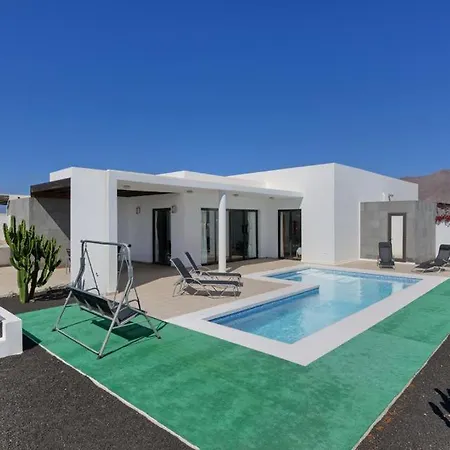 Willa Playa Blanca Sleeps 6 Pool Air Con Wifi