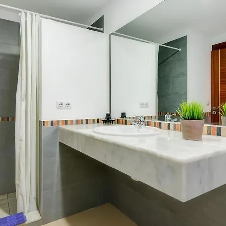 Playa Blanca Sleeps 6 Pool Air Con Wifi Willa
