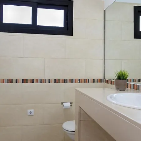 Playa Blanca Sleeps 6 Pool Air Con Wifi Willa