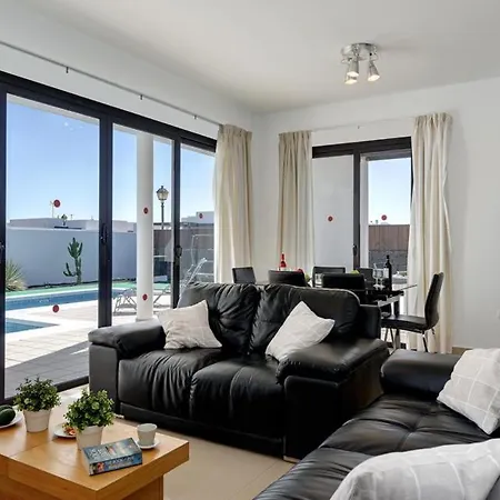 Playa Blanca Sleeps 6 Pool Air Con Wifi Willa Playa Blanca (Lanzarote)